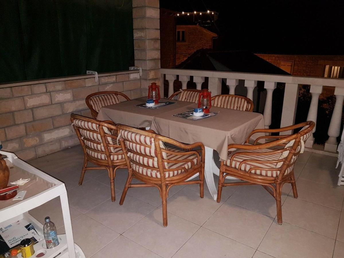 Vila Dora Supetar Apartment Екстериор снимка