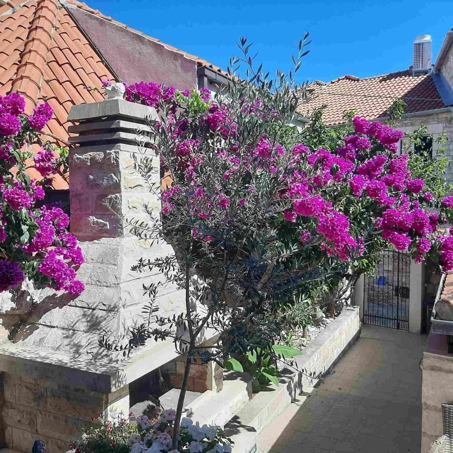 Vila Dora Supetar Apartment Екстериор снимка
