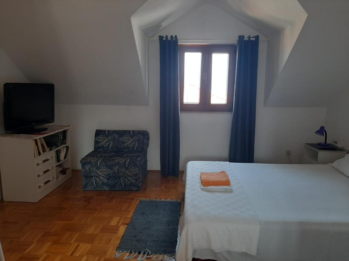 Vila Dora Supetar Apartment Екстериор снимка