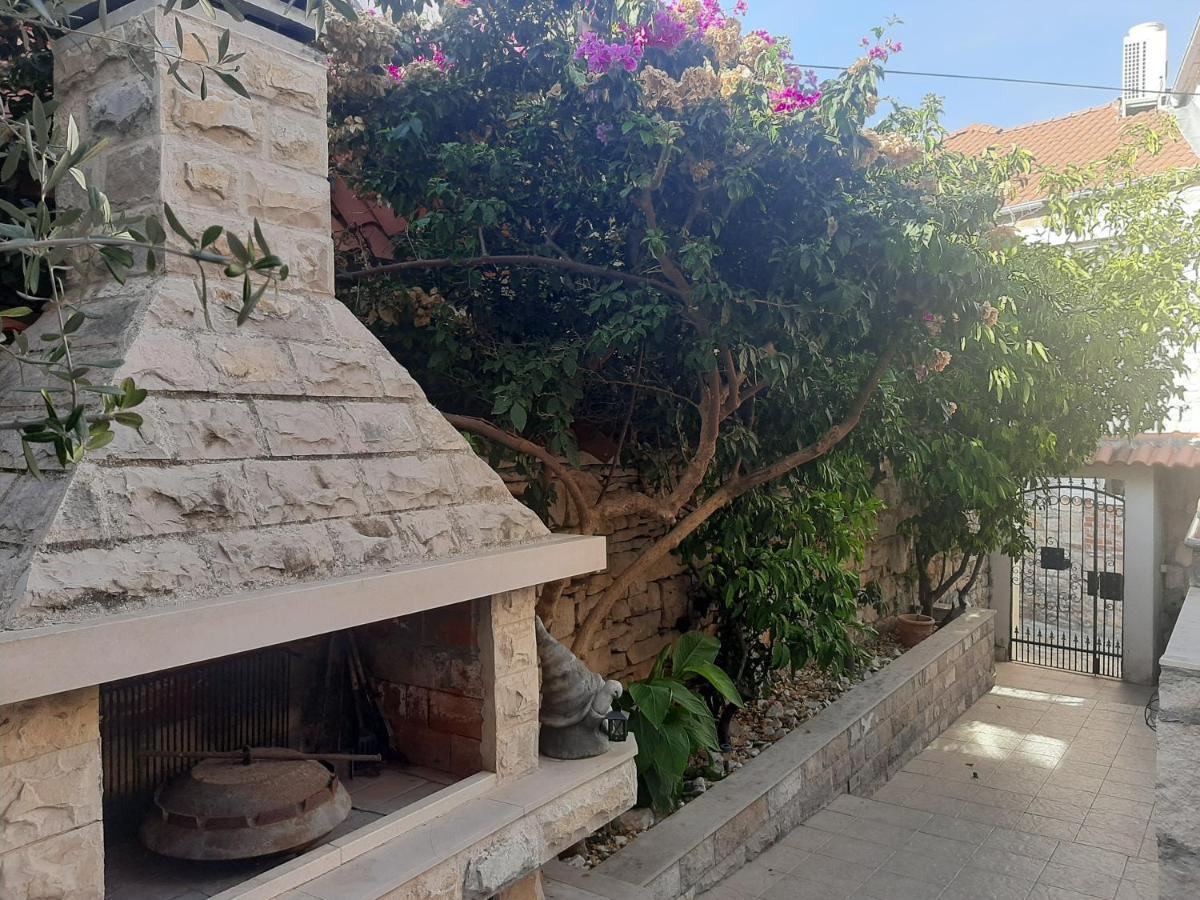Vila Dora Supetar Apartment Екстериор снимка