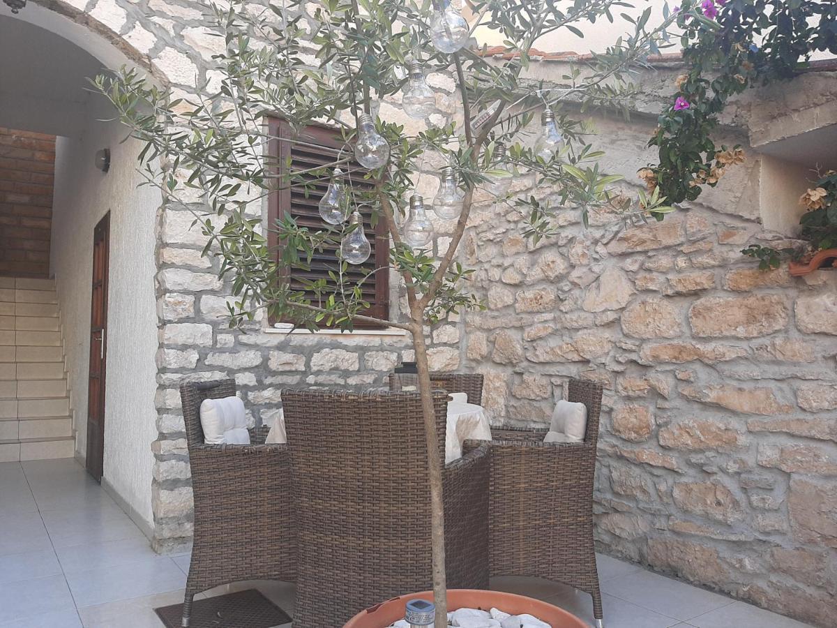 Vila Dora Supetar Apartment Екстериор снимка